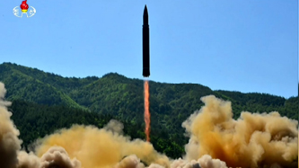 ▲북한이 ICBM 미사일을 시험 발사하고 있다.