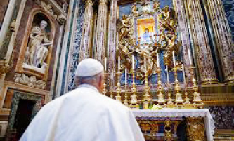 ▲ 프란시스코 교황이 코로나 극복을 위해 기도에 나서고 있다.