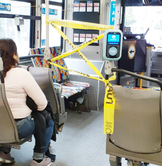 ▲ LA시내버스는 운전기사와 승객들을 완전 차단시키고 있다.