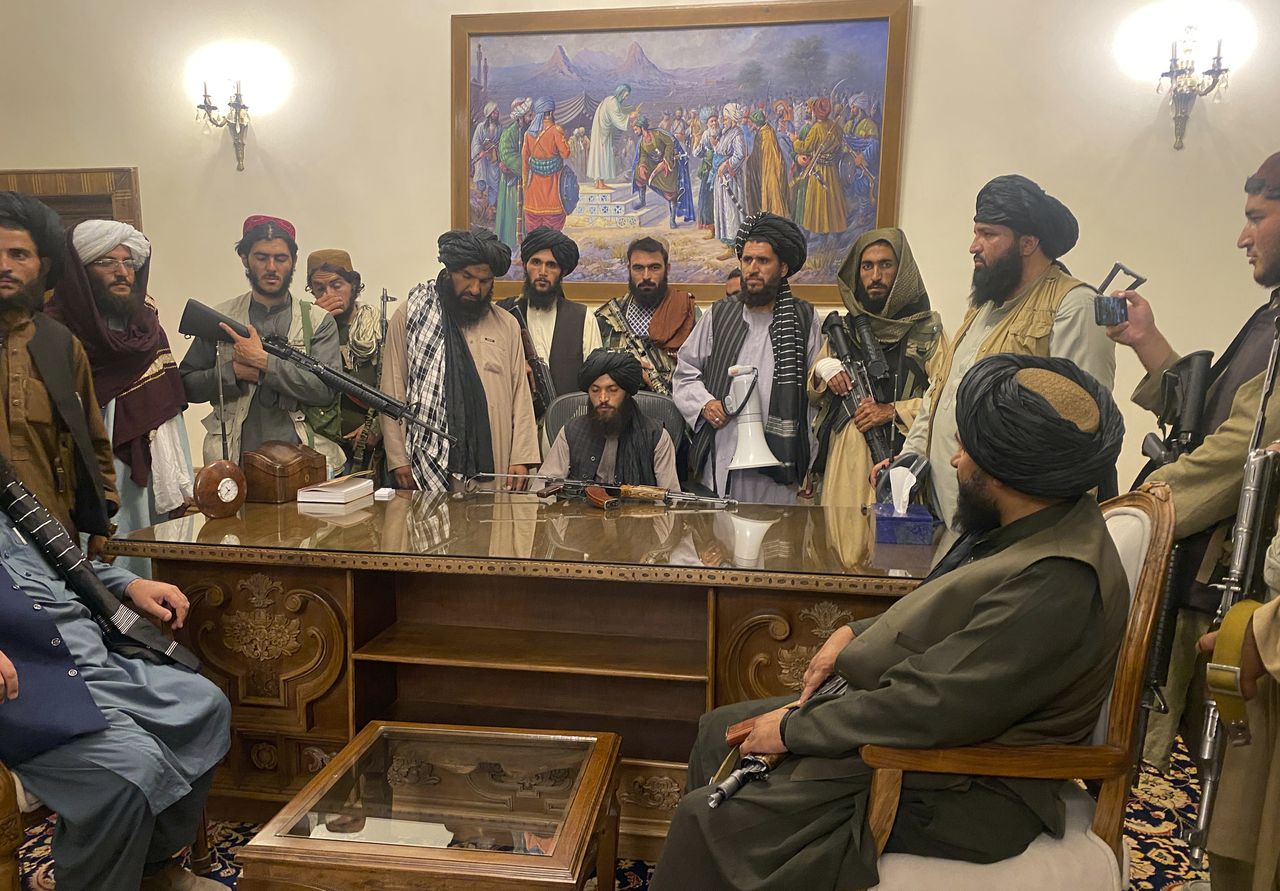 ▲ 탈레반이 수도 카불을 점령하고 대통령궁에 지도부가 모였다.